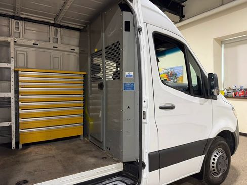 Used 2021 Mercedes-Benz Sprinter 3500 image 28