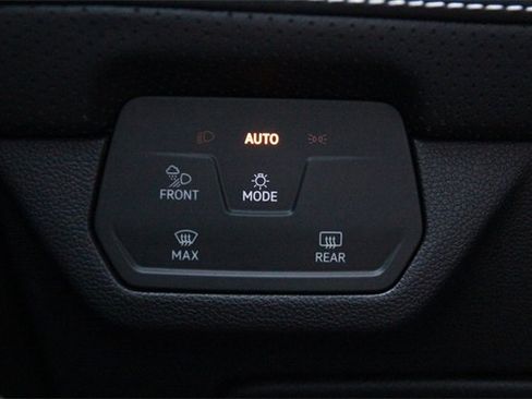 Certified 2025 Volkswagen Atlas SE image 23