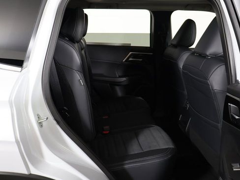 New 2025 Mitsubishi Outlander SE AWD/4WD image 35