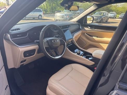 Used 2023 Jeep Grand Cherokee L Limited w/ Luxury Tech Group II AWD/4WD image 12