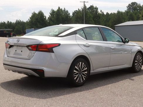 Used 2025 Nissan Altima 2.5 SV FWD image 7