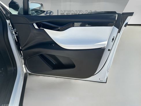 Used 2020 Tesla Model X Long Range image 33