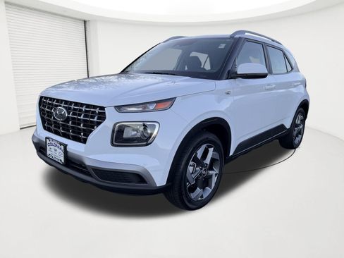 Used 2025 Hyundai Venue SEL FWD image 1
