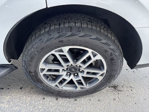 Used 2025 Ford Expedition Active image 7