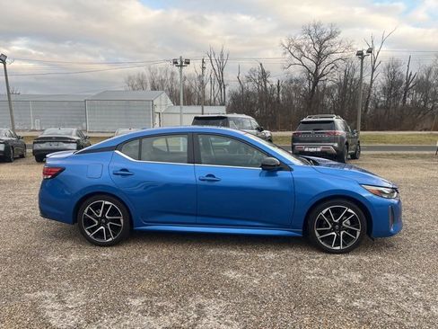 Certified 2025 Nissan Sentra SR w/ SR Premium Package image 2