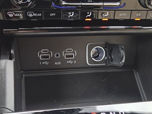 New 2025 Jeep Grand Cherokee L Limited w/ Luxury Tech Group II RWD image 32