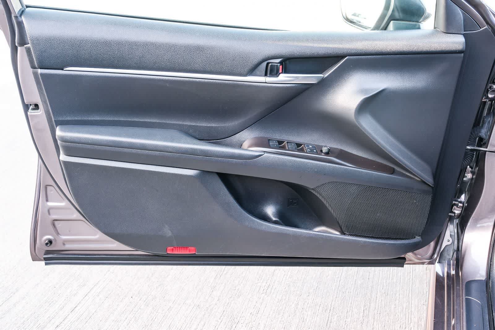 Used 2022 Toyota Camry SE FWD image 22