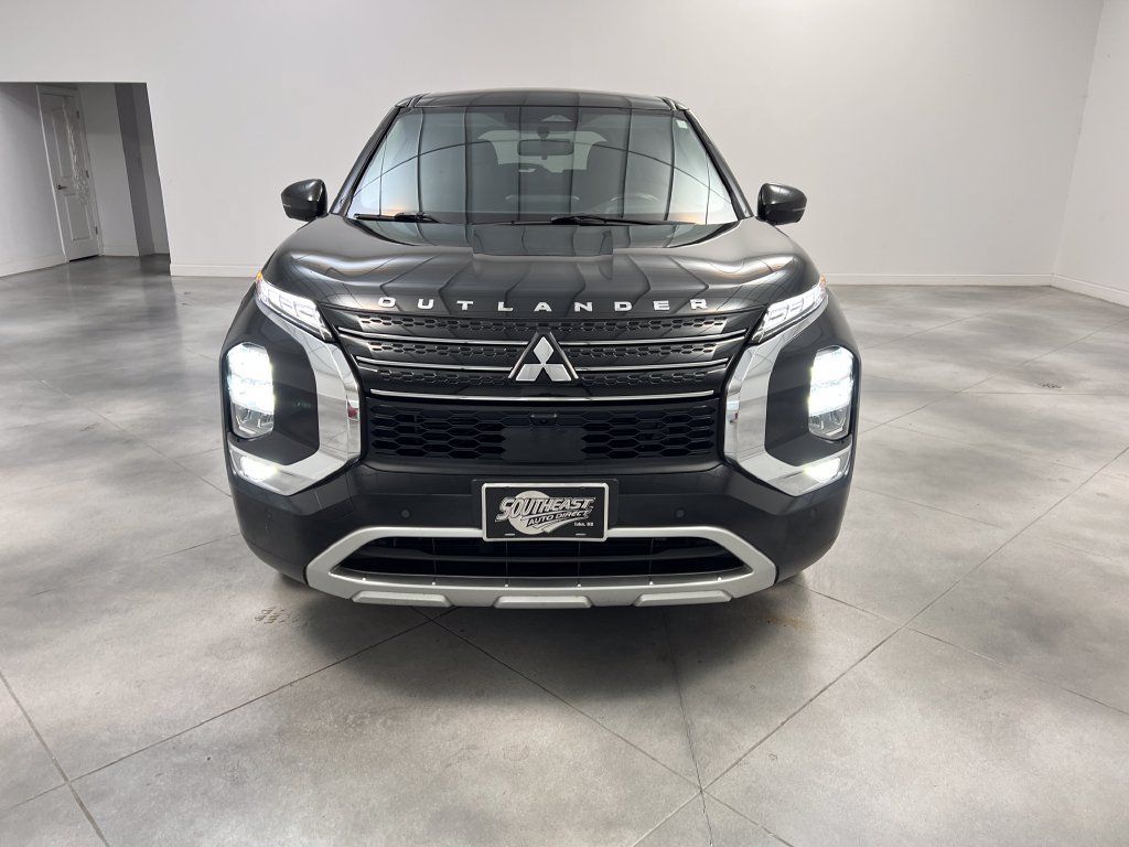Used 2022 Mitsubishi Outlander SE FWD image 3