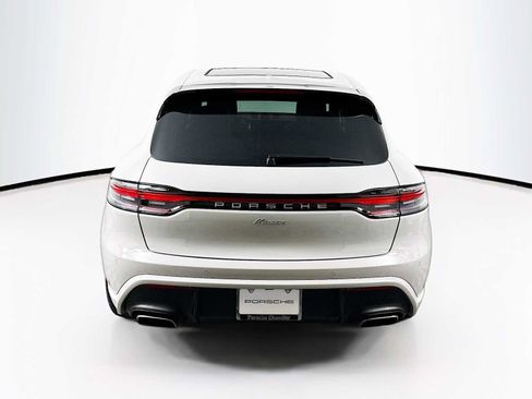 Certified 2025 Porsche Macan image 10