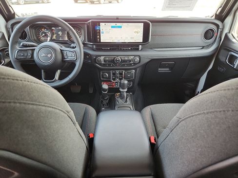 Used 2025 Jeep Wrangler Unlimited Rubicon AWD/4WD image 11
