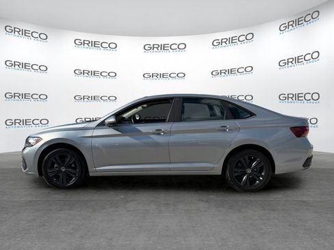 Used 2022 Volkswagen Jetta SE FWD image 4