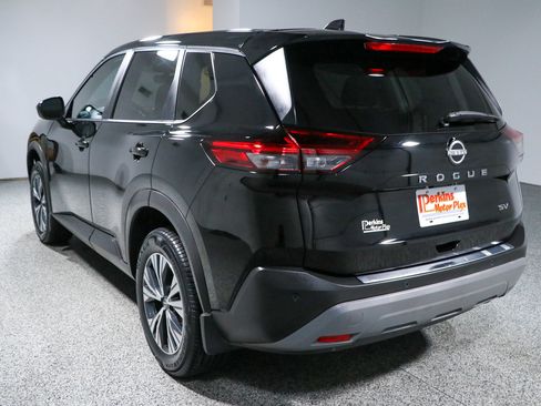 Used 2023 Nissan Rogue SV FWD image 9