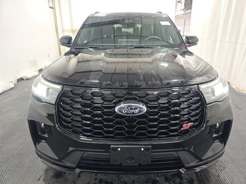 Used 2025 Ford Explorer ST AWD/4WD image 2