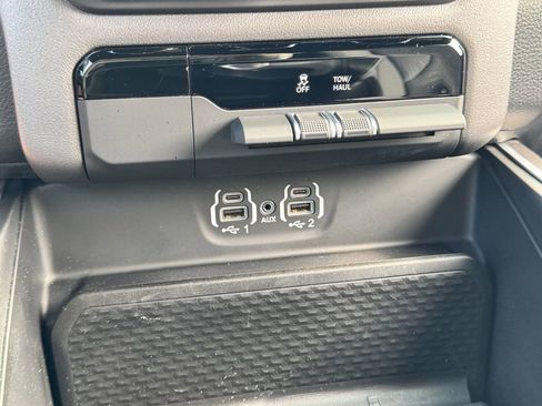 Used 2022 RAM 1500 Big Horn AWD/4WD image 22