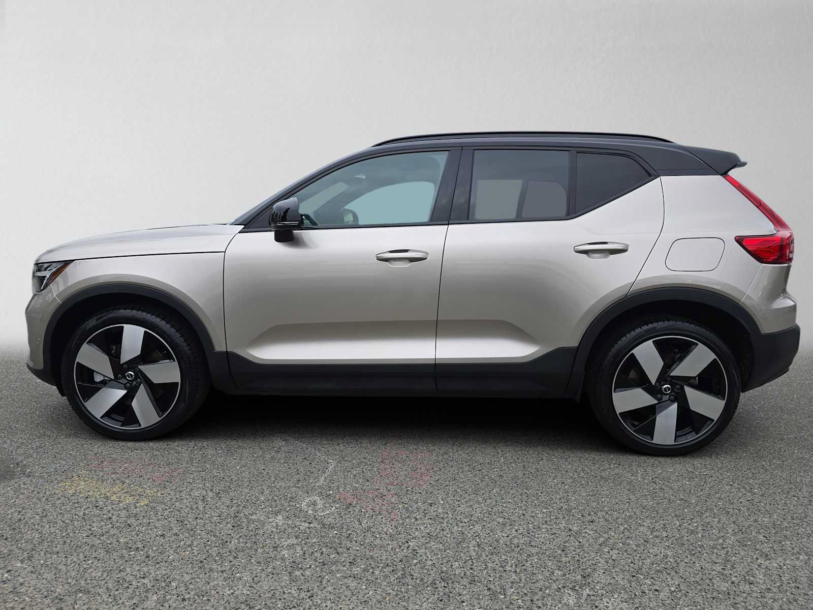Certified 2023 Volvo XC40 Recharge Ultimate w/ Protection Package Premier AWD/4WD image 7