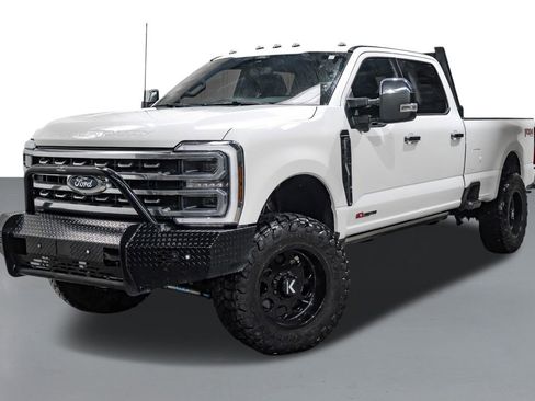 Used 2024 Ford F350 Platinum w/ FX4 Off-Road Package image 4
