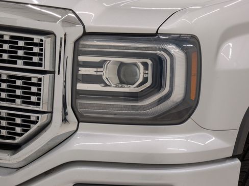 Used 2018 GMC Sierra 1500 Denali w/ Denali Ultimate Package image 11