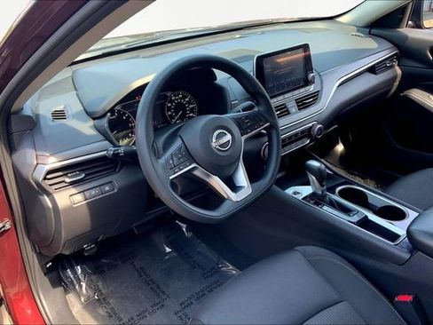 Used 2024 Nissan Altima 2.5 SV image 12