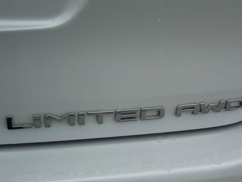 Used 2024 Toyota Highlander Limited image 10