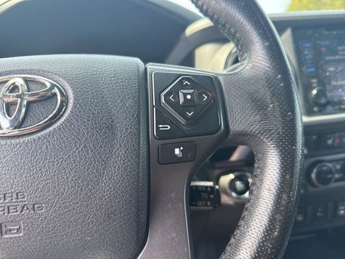 Used 2017 Toyota Tacoma TRD Sport w/ Premium & Technology Package image 8