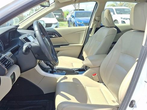 Used 2017 Honda Accord EX-L image 9