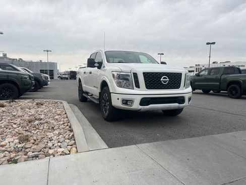 Used 2019 Nissan Titan PRO-4X image 3
