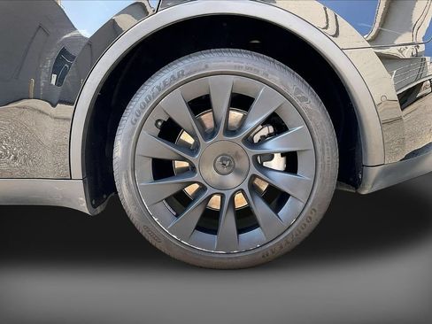 Used 2022 Tesla Model Y Long Range AWD/4WD image 36