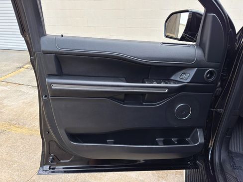 Used 2019 Ford Expedition XLT w/ Equipment Group 202A RWD image 40