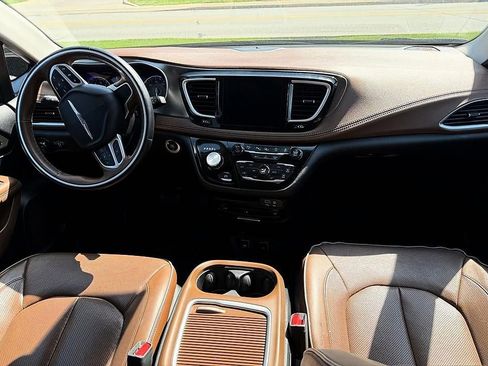 Used 2019 Chrysler Pacifica Limited w/ Tire & Wheel Group image 11