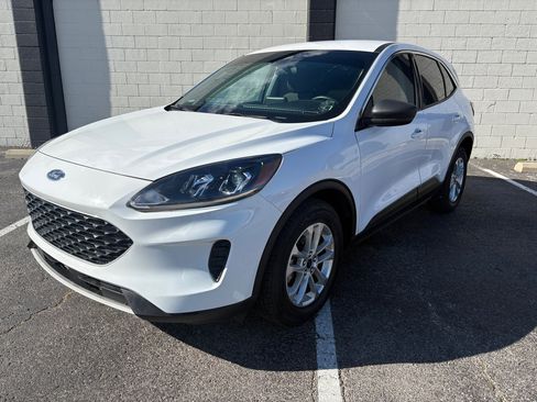 Used 2022 Ford Escape SE image 1