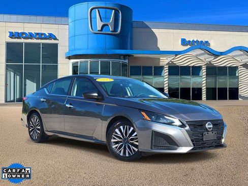 Used 2024 Nissan Altima 2.5 SV FWD image 1