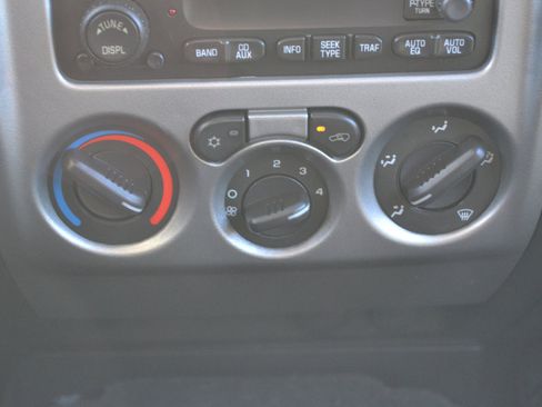 Used 2011 Chevrolet Colorado LT image 19