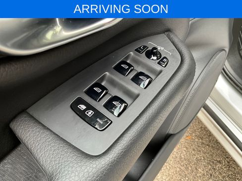 Used 2022 Volvo XC90 T6 Momentum w/ Advanced Package image 11