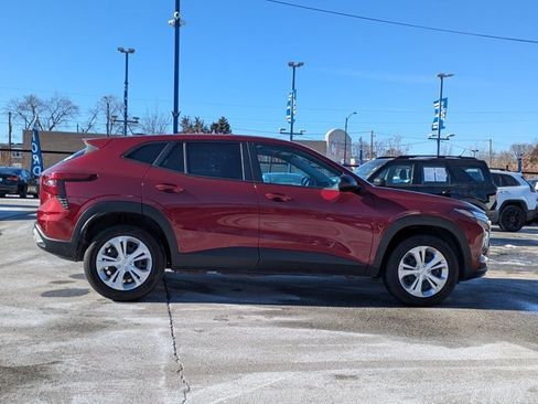 Used 2025 Chevrolet Trax LS FWD image 3