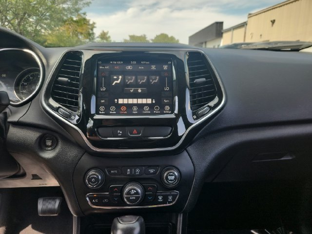 Used 2019 Jeep Cherokee Limited AWD/4WD image 14