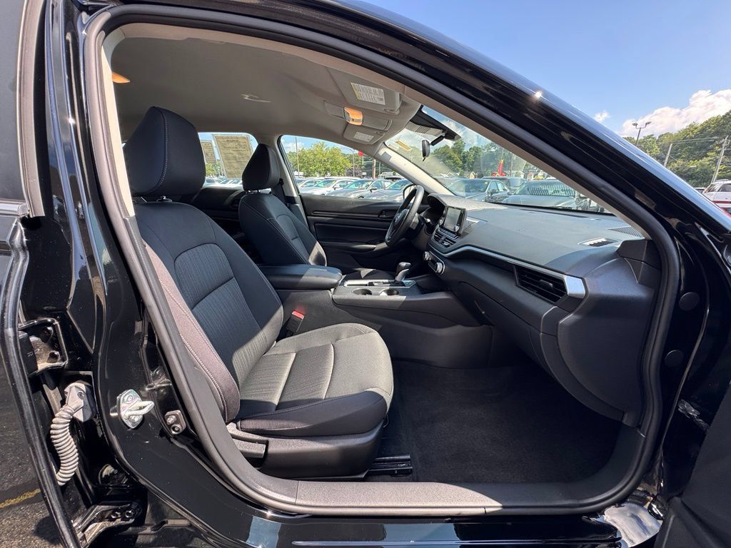Used 2024 Nissan Altima 2.5 S FWD image 23