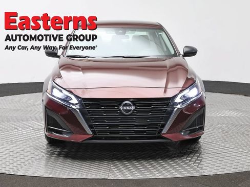 Used 2025 Nissan Altima 2.5 SV FWD image 2