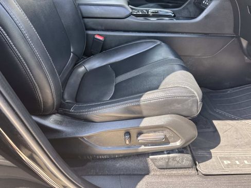 Used 2023 Honda Pilot EX-L image 11