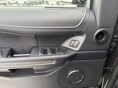 Used 2023 Ford Expedition Max XLT image 14