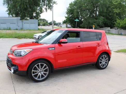 Used 2019 Kia Soul ! FWD image 4