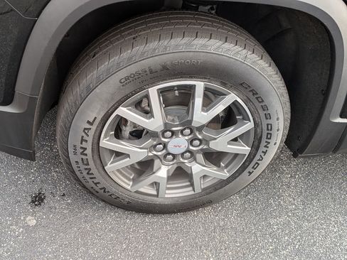 Certified 2023 GMC Acadia SLE w/ Driver Convenience Package image 12