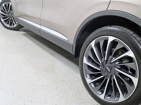 Used 2020 Lincoln Aviator Reserve w/ Equipment Group 202A AWD/4WD image 12