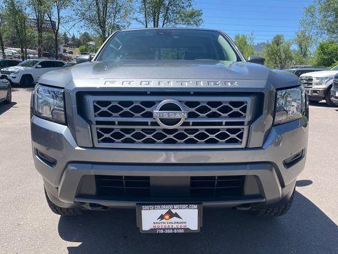 Used 2022 Nissan Frontier SV AWD/4WD image 2