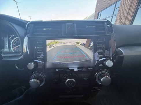 Used 2022 Toyota 4Runner TRD Off-Road Premium AWD/4WD image 27
