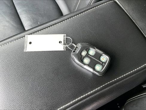 Used 2023 GMC Acadia SLT image 34