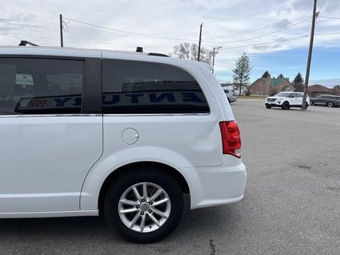 Used 2018 Dodge Grand Caravan SXT image 12