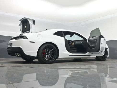 Used 2014 Chevrolet Camaro SS w/ SS Performance Package image 46