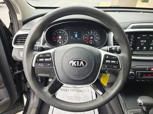 Used 2019 Kia Sorento FWD V6 image 12