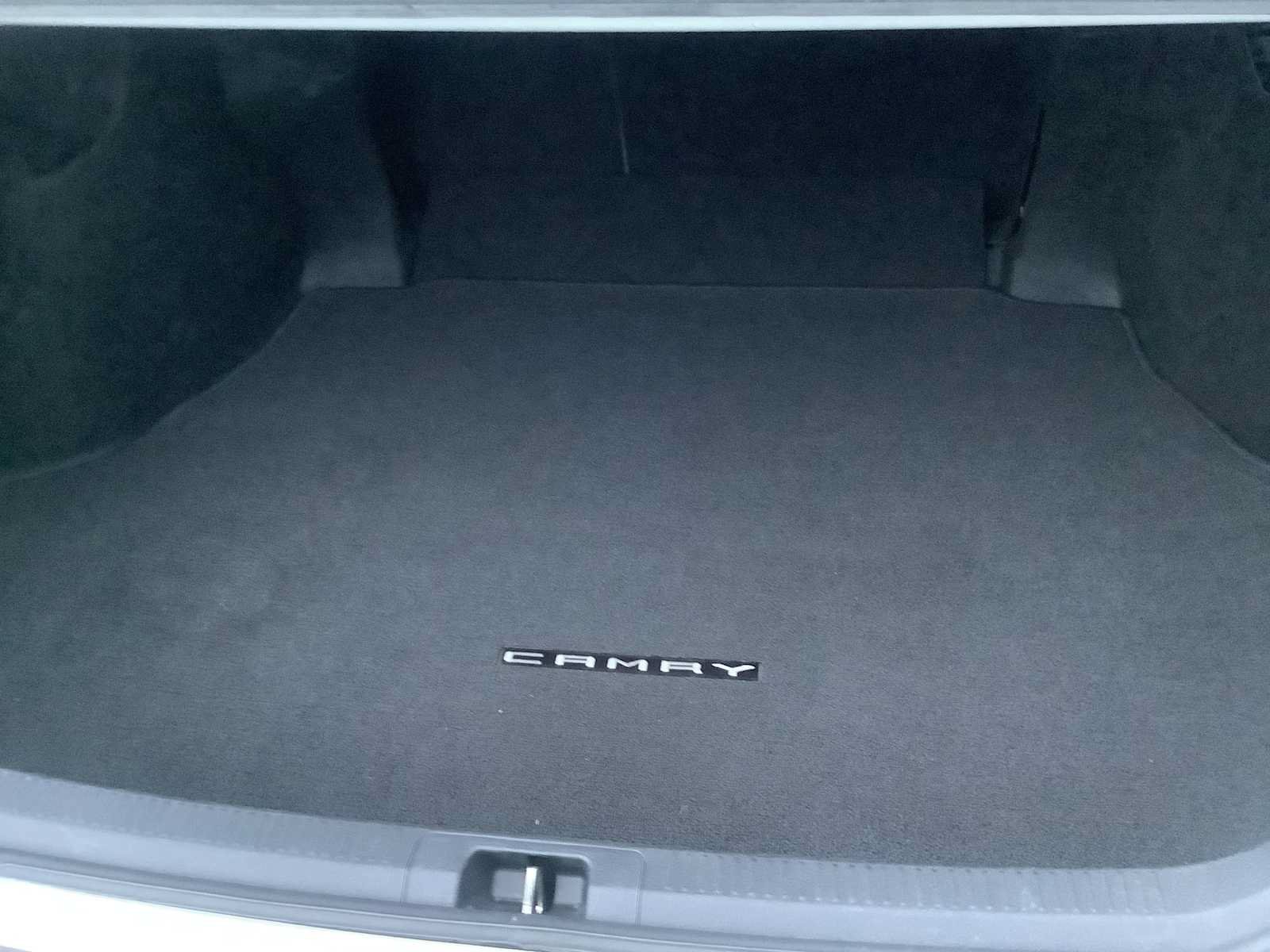 Used 2020 Toyota Camry SE w/ Carpet Mat Package FWD image 14