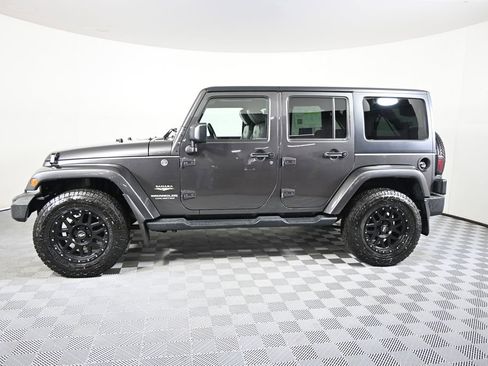 Used 2014 Jeep Wrangler Unlimited Sahara w/ Connectivity Group AWD/4WD image 2